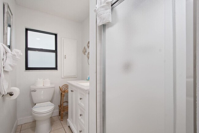 Building Photo - 612 Montezuma Dr