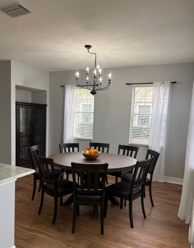 Building Photo - 531 Hedgewood Dr