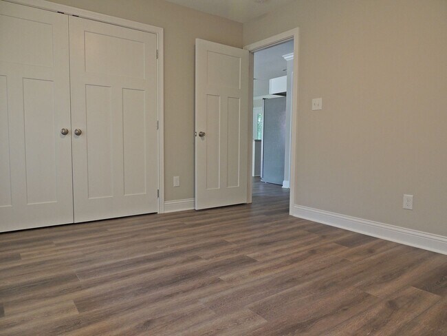 Building Photo - NOW AVAILABLE-  Charming Home in Maryville...