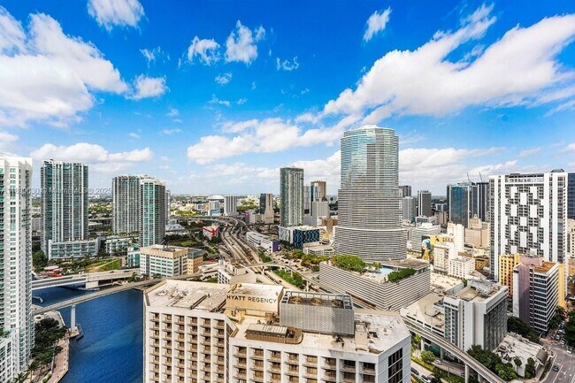 Building Photo - 200 Biscayne Blvd Way