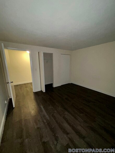 Building Photo - 122 Dustin St