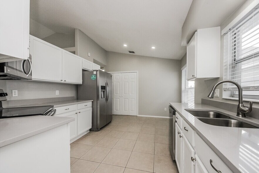 Building Photo - 2653 Walden Ct