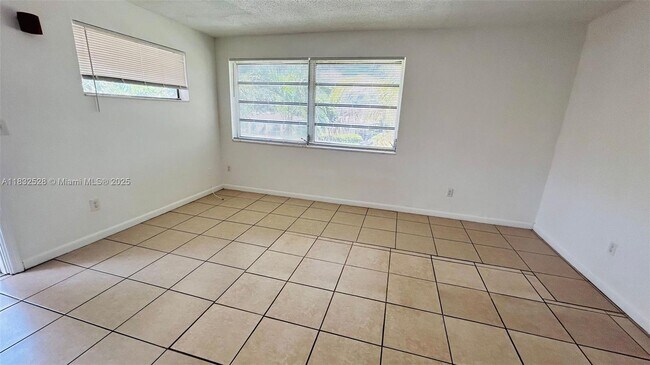 Building Photo - 2121 NE 168th St