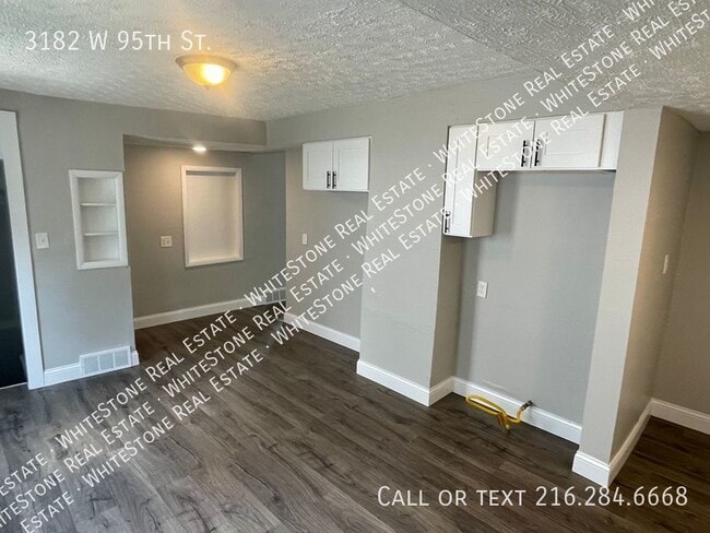 Building Photo - 3182 W 95th St
