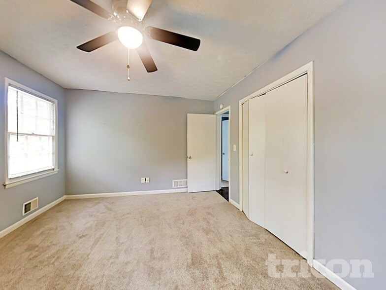 Building Photo - 887 Sheppard Way