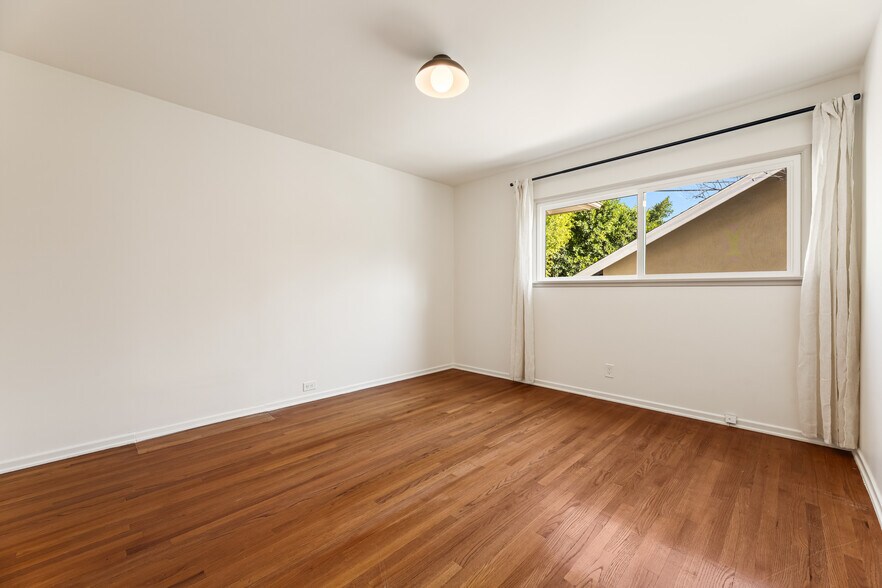 Building Photo - 3205 Fairesta St