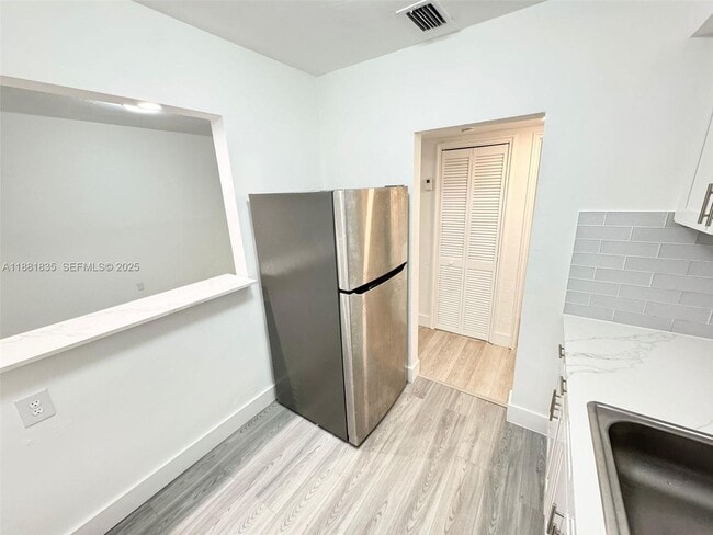 Building Photo - 7435 Byron Ave