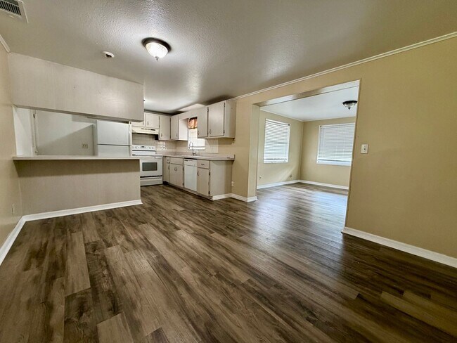 Building Photo - 1809 Richter Ln