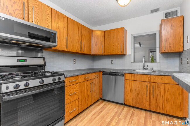 Building Photo - 5 Staunton Ct