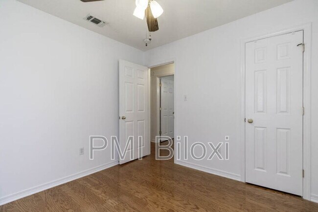 Building Photo - 11107 Dede Dr