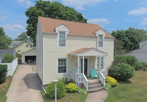 Building Photo - 2105 Eastlawn Pkwy