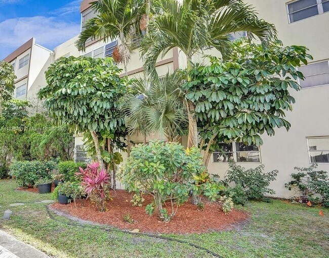 Building Photo - 4047 NW 16th St