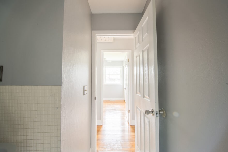 Building Photo - 1449 Coachway Ln