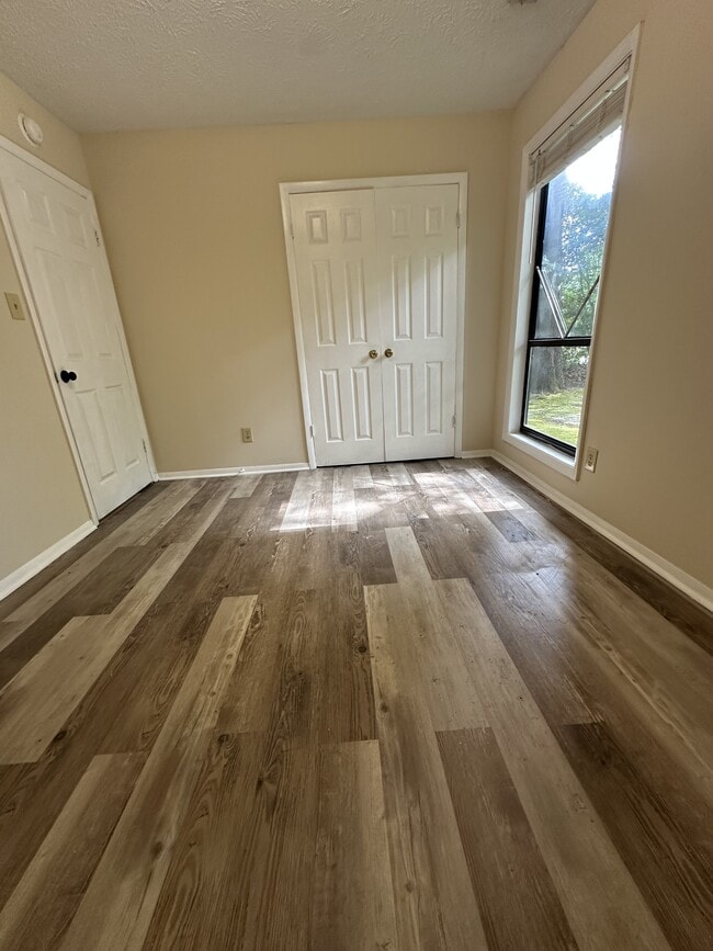 Building Photo - 1866 Tryon Dr