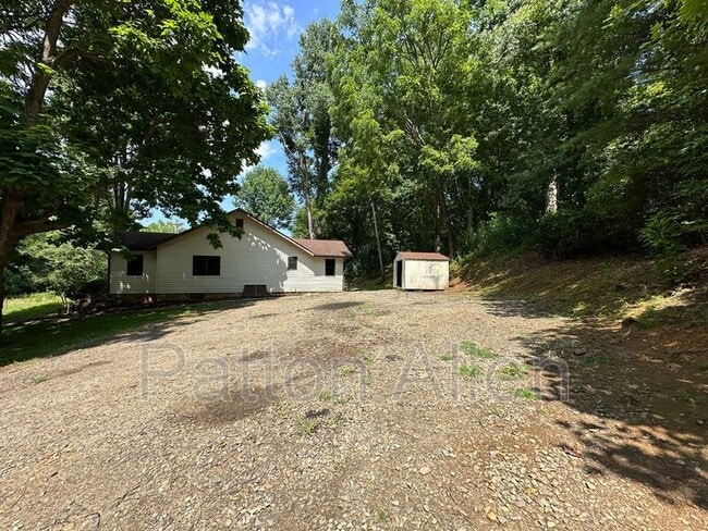 Building Photo - 267 Davis Creek Rd