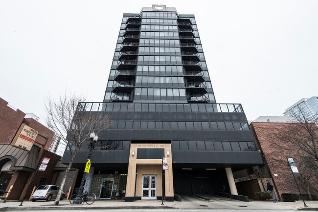 Building Photo - 1309 N Wells St