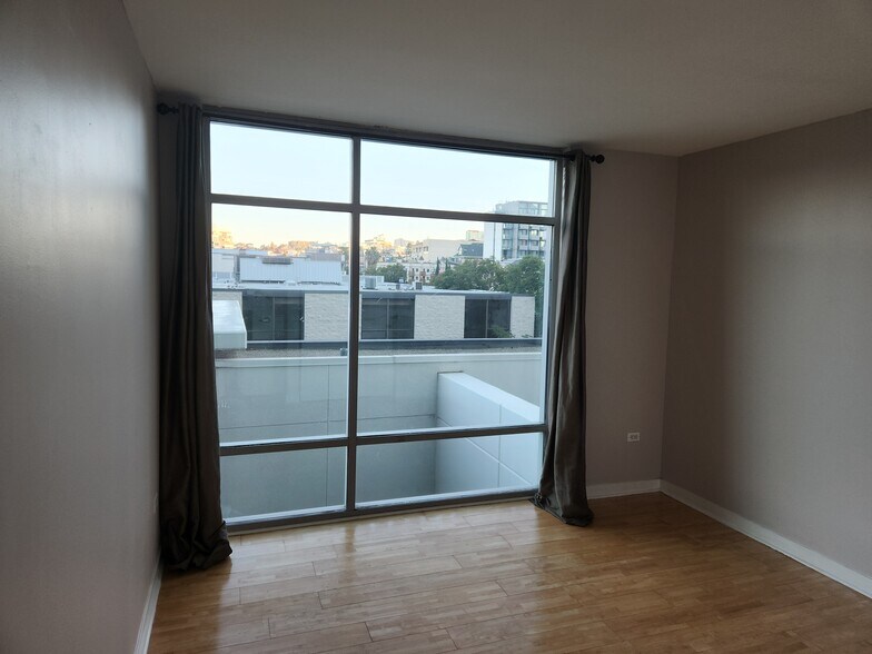 Master bedroom - 425 W Beech St