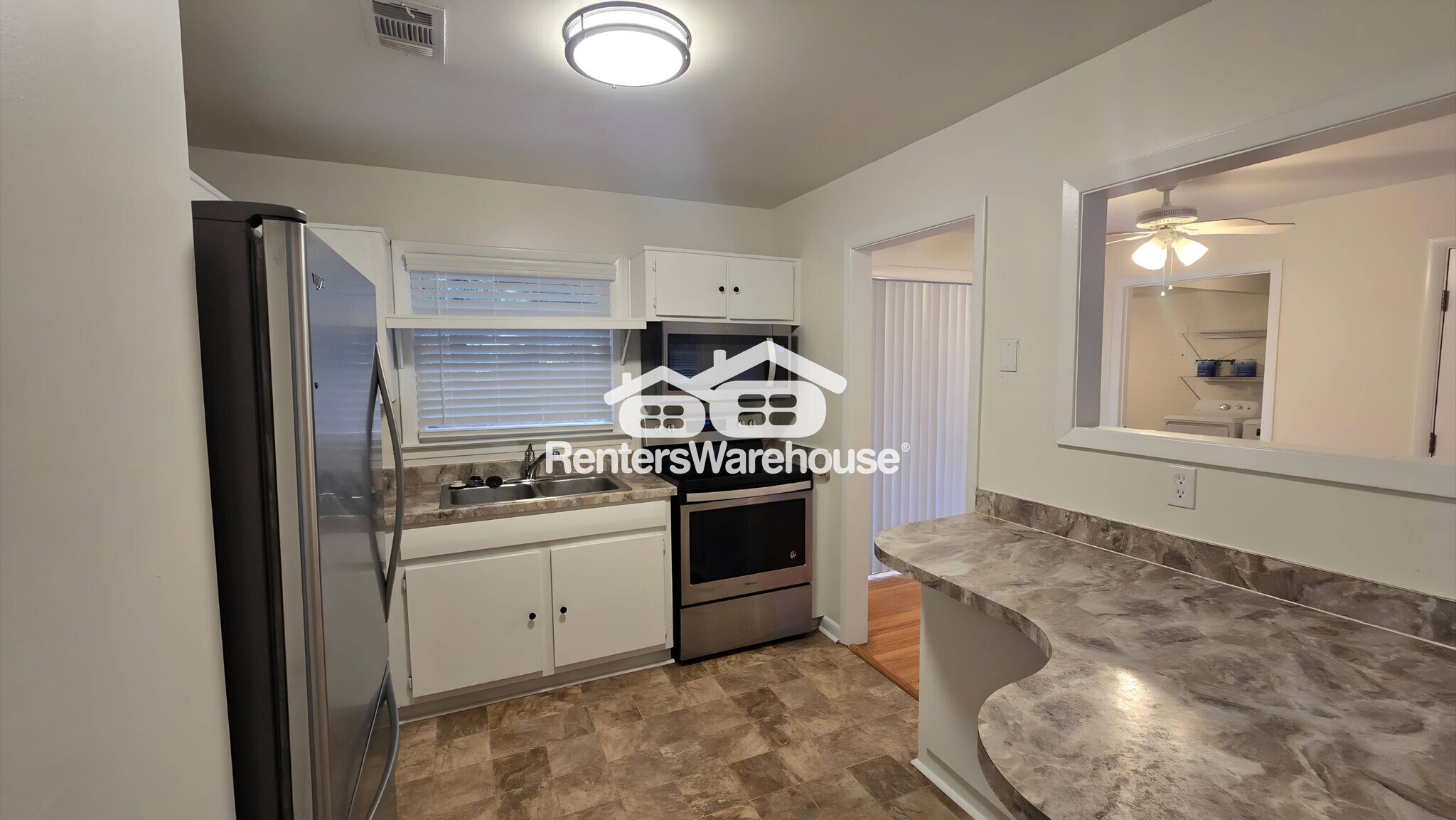 Building Photo - 1108 Greenbriar Cir