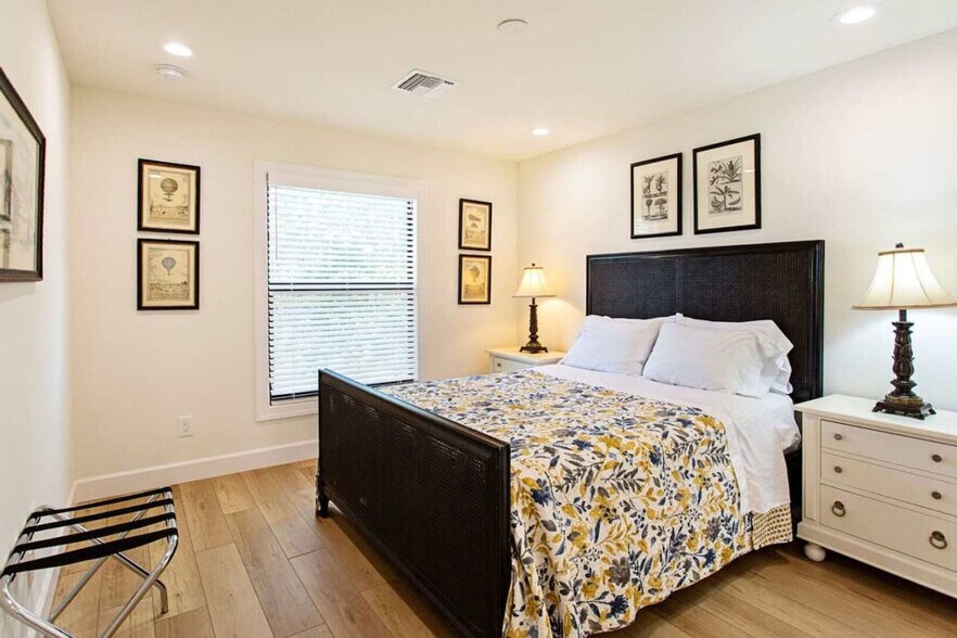 Building Photo - 588 111th Ave N