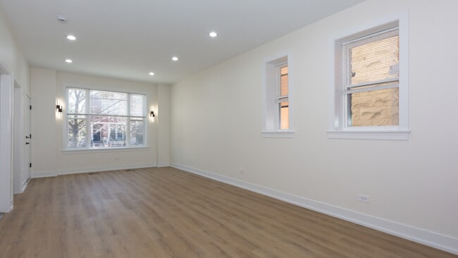 Building Photo - 2036 N Hoyne Ave