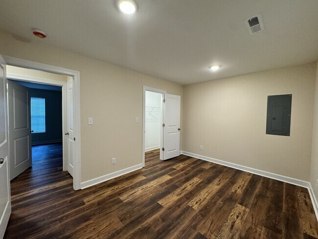 Building Photo - 708 Forrest St