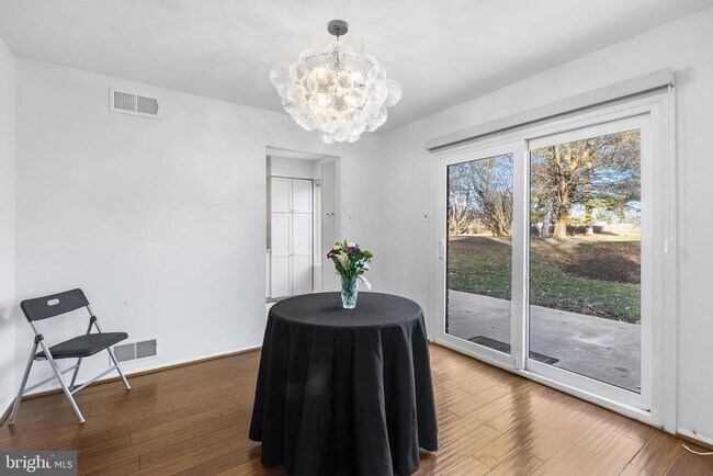 Building Photo - 106 Bernard Ct