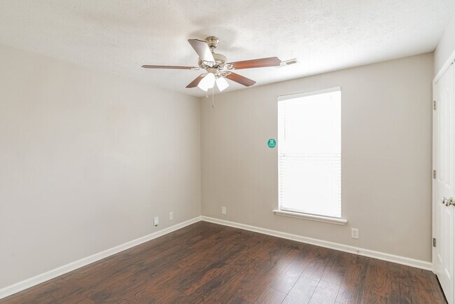 Building Photo - 601 Niagra Ln