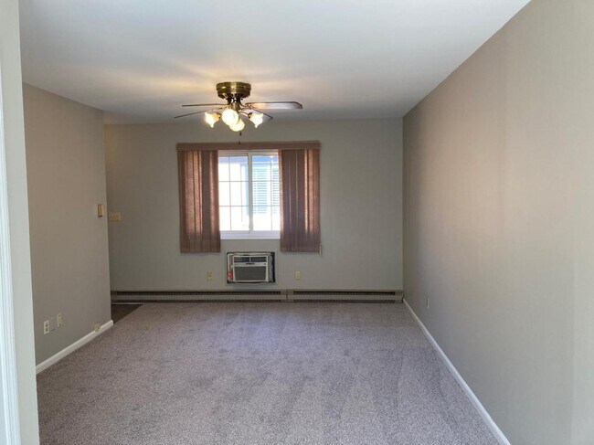 Building Photo - 5353 Dunmore Dr