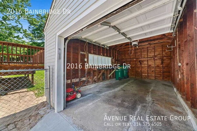 Building Photo - 2016 Bainbridge Dr