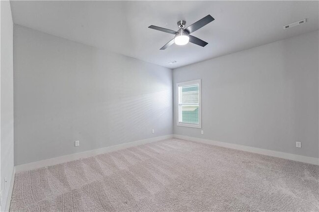 Building Photo - 913 NE Hts Ln