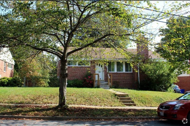 Building Photo - 6705 Forest Hill Dr
