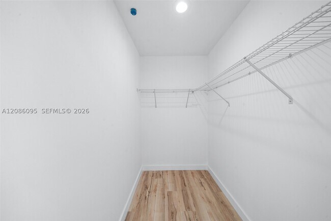 Building Photo - 11 NE 51st St