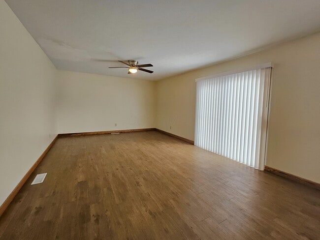 Building Photo - 101 Andrew Ct E