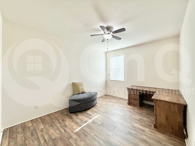 Building Photo - 7704 S 23rd Ln
