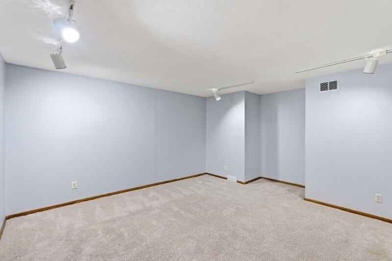 Building Photo - 1450 S Webb Rd