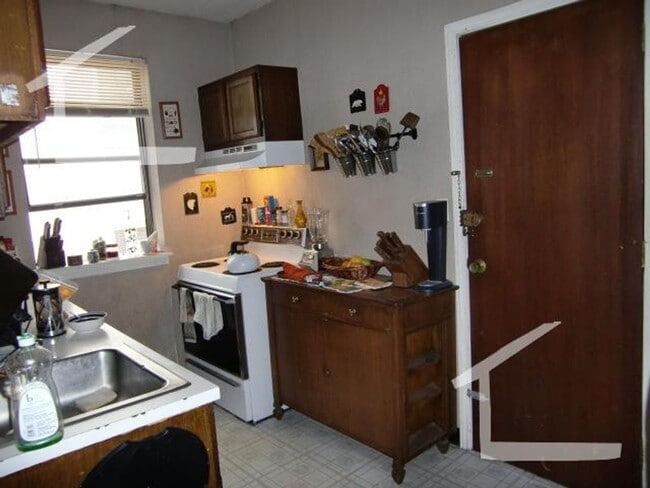 Building Photo - 327 Summit Ave