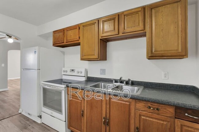 Building Photo - 397 S Chase Ave