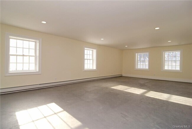 Building Photo - 9 Oak Way
