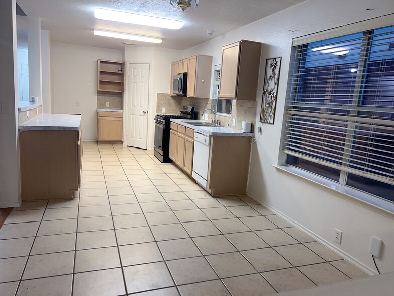 Building Photo - 14938 Sugar Sweet Dr