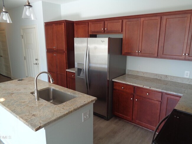 Building Photo - 4021 Blackstone Dr