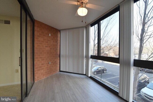 Building Photo - 1001 N Randolph St