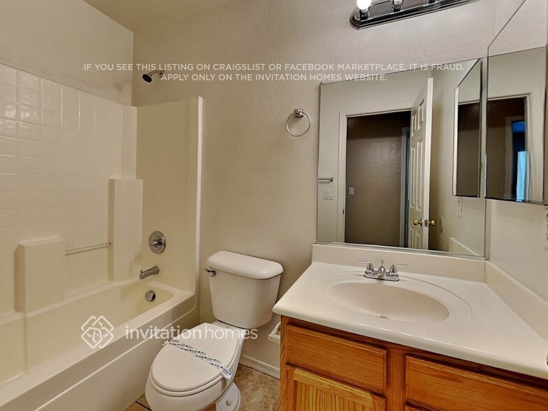 Building Photo - 3433 W La Salle St