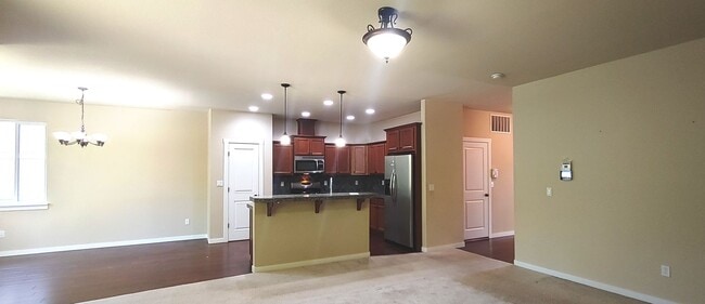 Building Photo - Beautiful Bull Mountain 4 Bedroom 2 1/2 Bath Home Just a Block from the Community Pool and Park!