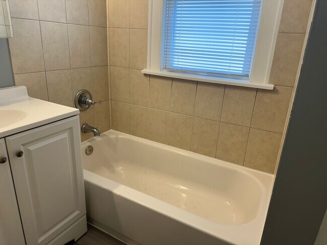 Building Photo - 12052 S La Salle St