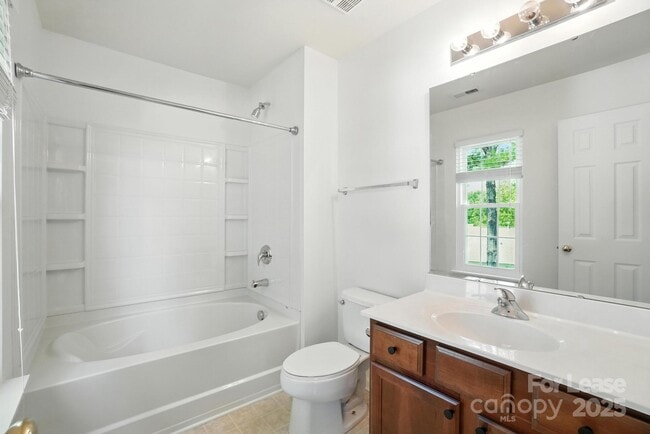 Building Photo - 15554 Stronvar House Ln