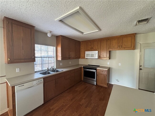Building Photo - 309 Spur Dr