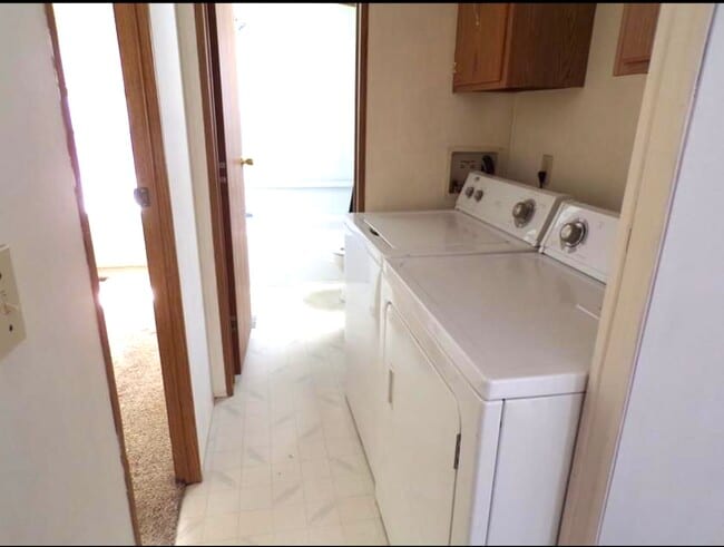 Laundry space. - 16314 County 6