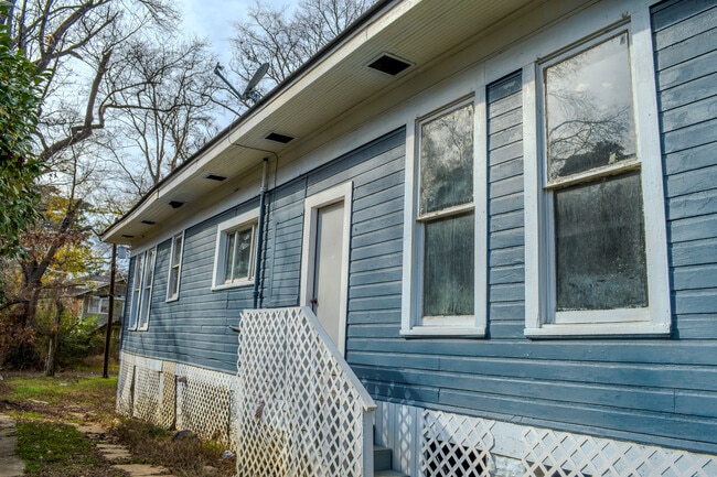 Building Photo - 2416 Highland Ave