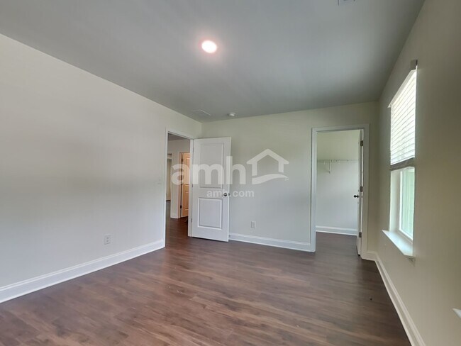 Building Photo - 611 Rivermist Dr