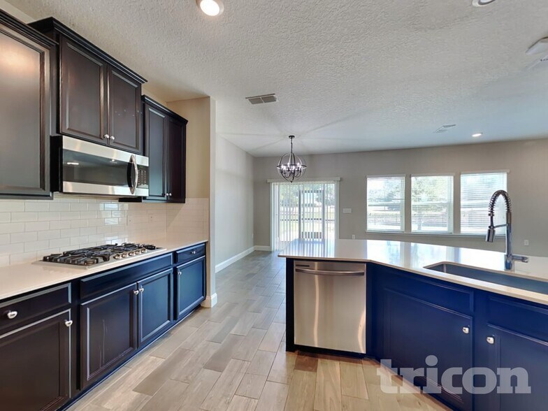 Building Photo - 195 Silver Creek Pl